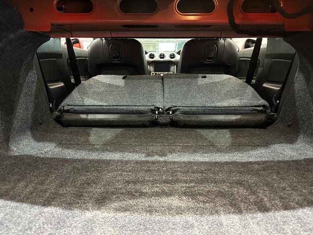マスタング ５０イヤーズ　エディション　１年保証付／正規ディーラー車／黒革パワーシート／エアシート＆ヒーター／バックカメラ／リアソナー／ＥＴＣ／Ｂｌｕｅｔｏｏｔｈ＆ＵＳＢ／パドルシフト／フォグライト／ＰＵＳＨスタート／純正１９ｉｎｃｈＡＷ（32枚目）