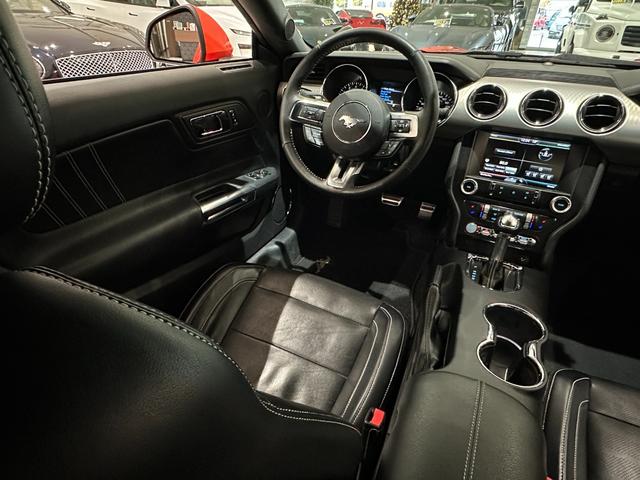 マスタング ５０イヤーズ　エディション　１年保証付／正規ディーラー車／黒革パワーシート／エアシート＆ヒーター／バックカメラ／リアソナー／ＥＴＣ／Ｂｌｕｅｔｏｏｔｈ＆ＵＳＢ／パドルシフト／フォグライト／ＰＵＳＨスタート／純正１９ｉｎｃｈＡＷ（35枚目）