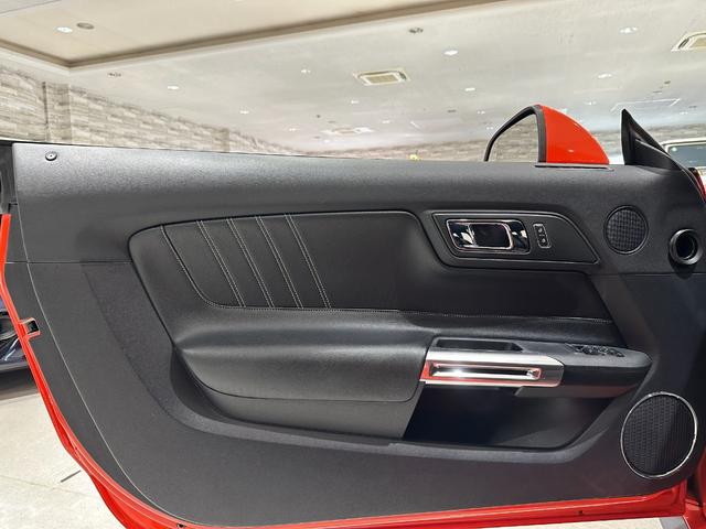 マスタング ５０イヤーズ　エディション　１年保証付／正規ディーラー車／黒革パワーシート／エアシート＆ヒーター／バックカメラ／リアソナー／ＥＴＣ／Ｂｌｕｅｔｏｏｔｈ＆ＵＳＢ／パドルシフト／フォグライト／ＰＵＳＨスタート／純正１９ｉｎｃｈＡＷ（52枚目）