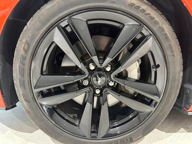 マスタング ５０イヤーズ　エディション　１年保証付／正規ディーラー車／黒革パワーシート／エアシート＆ヒーター／バックカメラ／リアソナー／ＥＴＣ／Ｂｌｕｅｔｏｏｔｈ＆ＵＳＢ／パドルシフト／フォグライト／ＰＵＳＨスタート／純正１９ｉｎｃｈＡＷ（55枚目）
