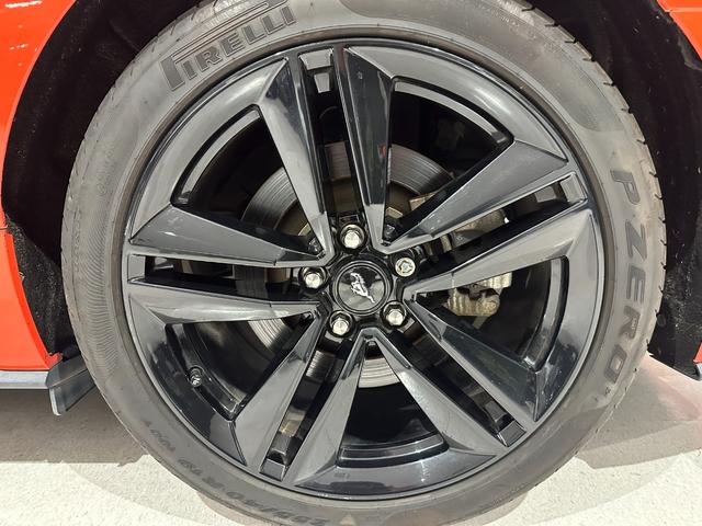 マスタング ５０イヤーズ　エディション　１年保証付／正規ディーラー車／黒革パワーシート／エアシート＆ヒーター／バックカメラ／リアソナー／ＥＴＣ／Ｂｌｕｅｔｏｏｔｈ＆ＵＳＢ／パドルシフト／フォグライト／ＰＵＳＨスタート／純正１９ｉｎｃｈＡＷ（56枚目）