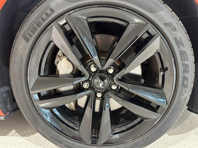 マスタング ５０イヤーズ　エディション　１年保証付／正規ディーラー車／黒革パワーシート／エアシート＆ヒーター／バックカメラ／リアソナー／ＥＴＣ／Ｂｌｕｅｔｏｏｔｈ＆ＵＳＢ／パドルシフト／フォグライト／ＰＵＳＨスタート／純正１９ｉｎｃｈＡＷ（58枚目）