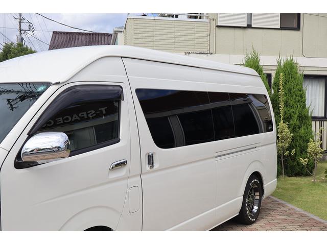 ハイエースコミューター スーパーロングGLターボ 10人乗り 3ナンバー乗用登録 普通免許可 ワンオーナー車 ツインモニター 黒レザー調シートカバー デジタルインナーミラー BARBERO16AW 玄武ローダウン VALENTIジュエルLEDテール(5枚目)