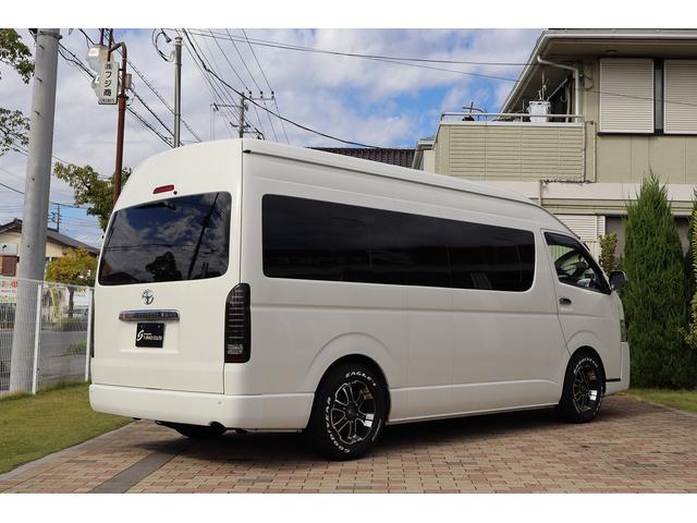 ハイエースコミューター スーパーロングGLターボ 10人乗り 3ナンバー乗用登録 普通免許可 ワンオーナー車 ツインモニター 黒レザー調シートカバー デジタルインナーミラー BARBERO16AW 玄武ローダウン VALENTIジュエルLEDテール(12枚目)