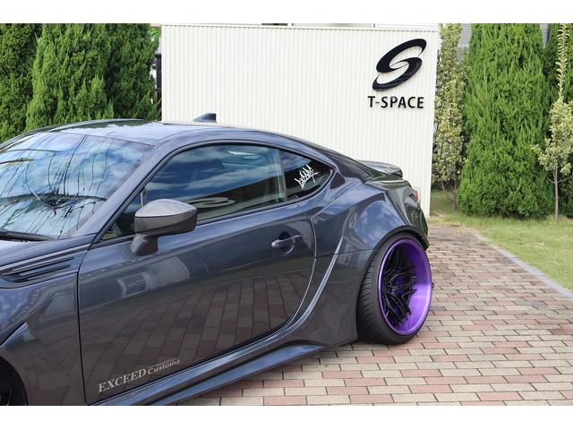 BRZ R 後期型 AIMGAINワイドボディ 326POWER車高調 WILSHIREFORGED19AW SKIDRacingアーム CSDブレーキ 左右出しマフラー CRYSTALEYEテール 8型ナビTV(5枚目)