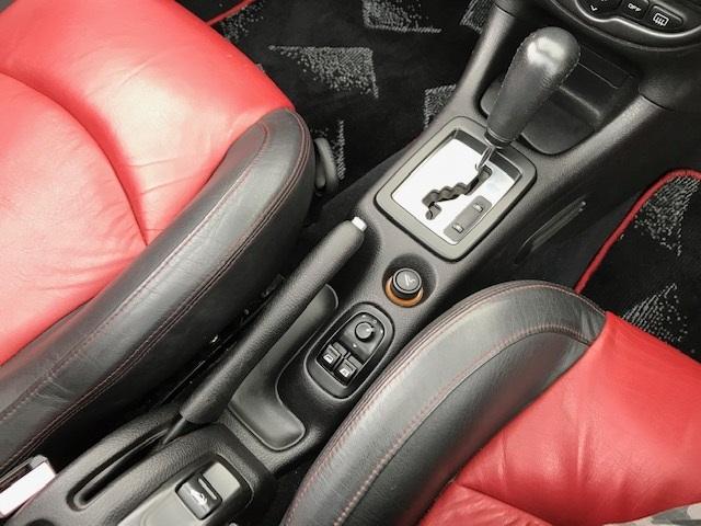 CC カラーライン 電動オープン 黒赤レザーシート(11枚目)