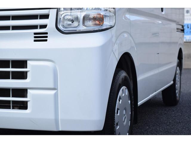 ＮＶ１００クリッパーバン ＤＸ　ＧＬセーフティパッケージ　エマブレ（衝突軽減ブレーキ／横滑り防止／レーンキープ）パーキングセンサー　メモリーナビ／Ｂｌｕｅｔｏｏｔｈ／ＣＤ／バックカメラ　キーレスキー　オーバーヘッドシェルフ　電動格納ミラー（27枚目）