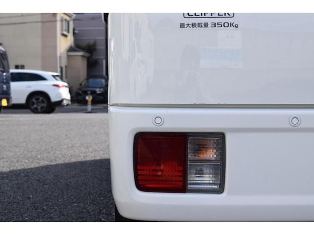 ＮＶ１００クリッパーバン ＤＸ　ＧＬセーフティパッケージ　エマブレ（衝突軽減ブレーキ／横滑り防止／レーンキープ）パーキングセンサー　メモリーナビ／Ｂｌｕｅｔｏｏｔｈ／ＣＤ／バックカメラ　キーレスキー　オーバーヘッドシェルフ　電動格納ミラー（30枚目）