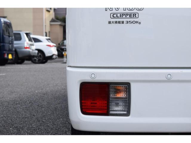 ＮＶ１００クリッパーバン ＤＸ　ＧＬセーフティパッケージ　エマブレ（衝突軽減ブレーキ／横滑り防止／レーンキープ）　パーキングセンサー　メモリーナビ／Ｂｌｕｅｔｏｏｔｈ／バックカメラ　キーレスキー　電動格納ミラー　オーバーヘッドシェルフ（28枚目）