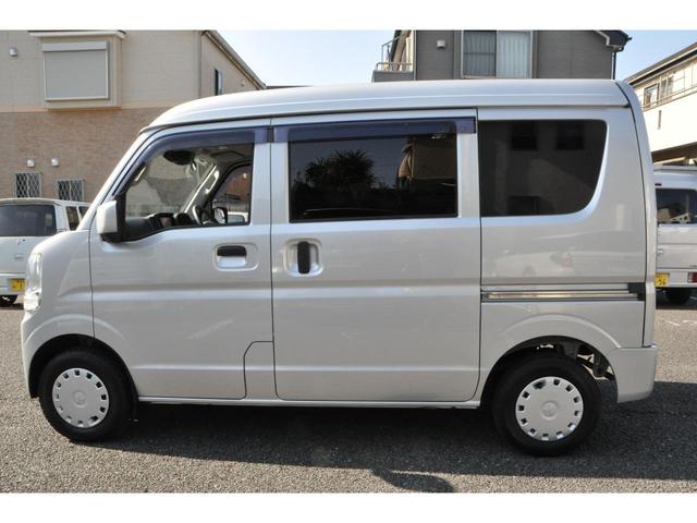 ＮＶ１００クリッパーバン ＤＸ　ＧＬセーフティパッケージ　エマージェンシーブレーキ（衝突軽減ブレーキ／横滑り防止／レーンキープアシスト）　メモリーナビ／フルＴＶ／Ｂｌｕｅｔｏｏｔｈ／ＤＶＤ／ＣＤ／ＥＴＣ　電動格納ミラー　後席ベンチシート　キーレスキー（17枚目）