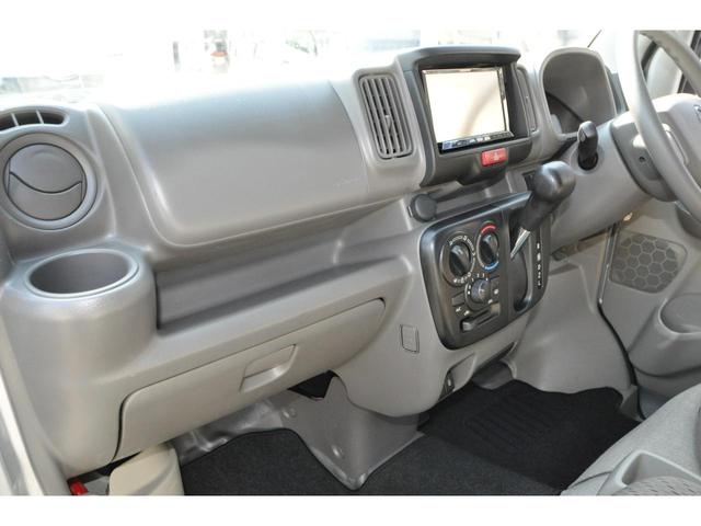 ＮＶ１００クリッパーバン ＤＸ　ＧＬセーフティパッケージ　エマージェンシーブレーキ（衝突軽減ブレーキ／横滑り防止／レーンキープアシスト）　メモリーナビ／フルＴＶ／Ｂｌｕｅｔｏｏｔｈ／ＤＶＤ／ＣＤ／ＥＴＣ　電動格納ミラー　後席ベンチシート　キーレスキー（47枚目）