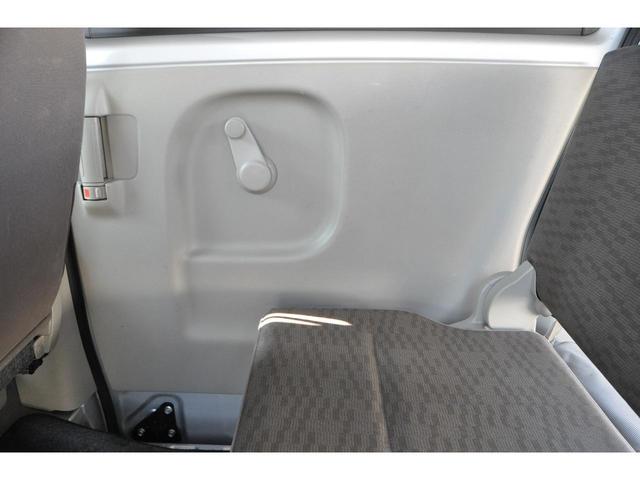 ＮＶ１００クリッパーバン ＤＸ　ＧＬセーフティパッケージ　エマージェンシーブレーキ（衝突軽減ブレーキ／横滑り防止／レーンキープアシスト）　メモリーナビ／フルＴＶ／Ｂｌｕｅｔｏｏｔｈ／ＤＶＤ／ＣＤ／ＥＴＣ　電動格納ミラー　後席ベンチシート　キーレスキー（53枚目）