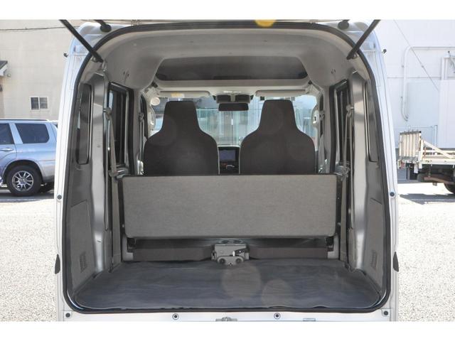 ＮＶ１００クリッパーバン ＤＸ　ＧＬセーフティパッケージ　エマージェンシーブレーキ（衝突軽減ブレーキ／横滑り防止／レーンキープアシスト）　メモリーナビ／フルＴＶ／Ｂｌｕｅｔｏｏｔｈ／ＤＶＤ／ＣＤ／ＥＴＣ　電動格納ミラー　後席ベンチシート　キーレスキー（60枚目）