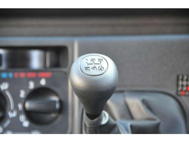 ピクシスバン クルーズ ワンオーナー インパネ5速マニュアル メモリーナビ・1セグTV・Bluetooth・CD キーレスキー 社外LEDヘッドライト スマアシIII(衝突軽減/横滑り防止/レーンキープアシスト) 電格ミラー(4枚目)