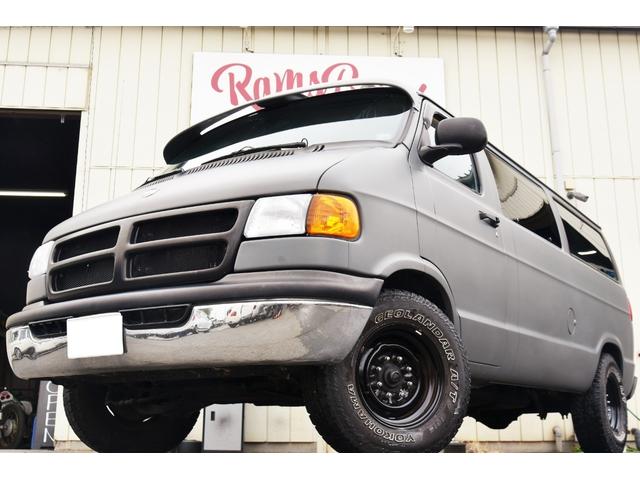 ダッジ・バン 　マッドグレー　フロントバイザー　１ナンバー登録　社外ナビ　フルセグＴＶ　バックカメラ　ＥＴＣ　リアベットキット　鉄ホール　セキュリティー　ドアバイザー　キーレス（2枚目）