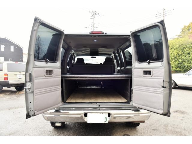 ダッジ・バン 　マッドグレー　フロントバイザー　１ナンバー登録　社外ナビ　フルセグＴＶ　バックカメラ　ＥＴＣ　リアベットキット　鉄ホール　セキュリティー　ドアバイザー　キーレス（6枚目）