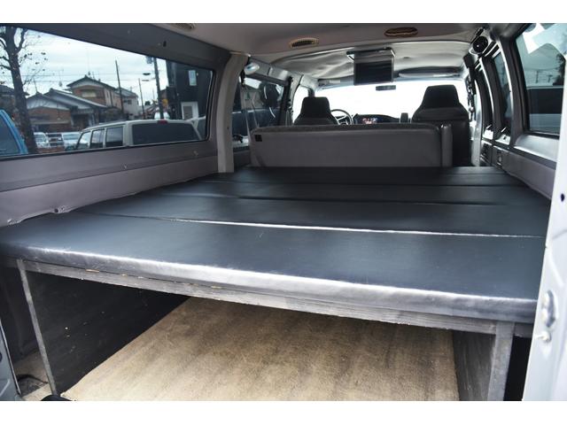 ダッジ・バン 　マッドグレー　フロントバイザー　１ナンバー登録　社外ナビ　フルセグＴＶ　バックカメラ　ＥＴＣ　リアベットキット　鉄ホール　セキュリティー　ドアバイザー　キーレス（8枚目）