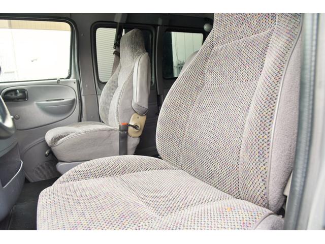 ダッジ・バン 　マッドグレー　フロントバイザー　１ナンバー登録　社外ナビ　フルセグＴＶ　バックカメラ　ＥＴＣ　リアベットキット　鉄ホール　セキュリティー　ドアバイザー　キーレス（12枚目）