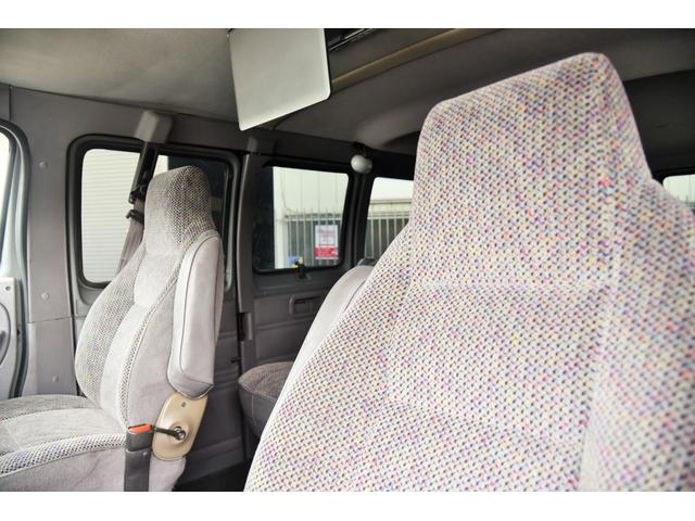 ダッジ・バン 　マッドグレー　フロントバイザー　１ナンバー登録　社外ナビ　フルセグＴＶ　バックカメラ　ＥＴＣ　リアベットキット　鉄ホール　セキュリティー　ドアバイザー　キーレス（13枚目）