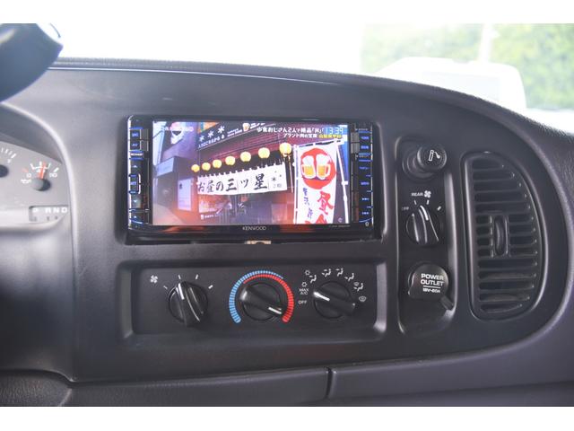 ダッジ・バン 　マッドグレー　フロントバイザー　１ナンバー登録　社外ナビ　フルセグＴＶ　バックカメラ　ＥＴＣ　リアベットキット　鉄ホール　セキュリティー　ドアバイザー　キーレス（18枚目）