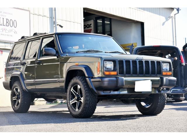 ジープ・チェロキー スポーツ　ＪＥＥＰエコグリーン全塗装　社外１６ＡＷ　グッドリッチＴＡ　ルーフキャリア　樹脂部分マッドブラック　天井スェード張り替　社外オーディオ　４ＷＤ（3枚目）