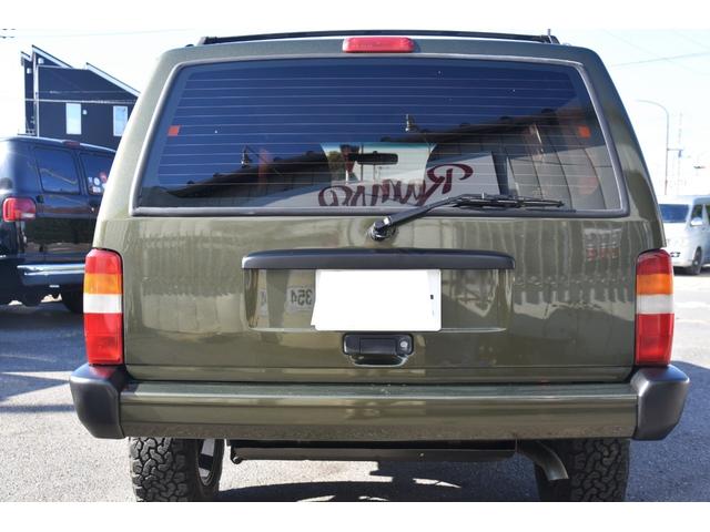 ジープ・チェロキー スポーツ　ＪＥＥＰエコグリーン全塗装　社外１６ＡＷ　グッドリッチＴＡ　ルーフキャリア　樹脂部分マッドブラック　天井スェード張り替　社外オーディオ　４ＷＤ（7枚目）