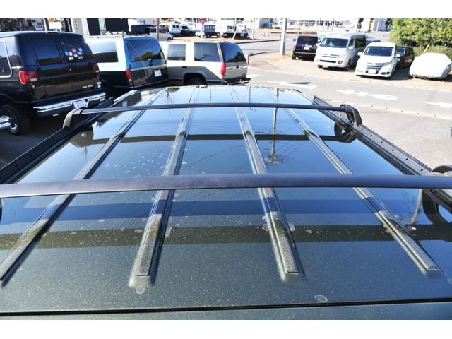 ジープ・チェロキー スポーツ　ＪＥＥＰエコグリーン全塗装　社外１６ＡＷ　グッドリッチＴＡ　ルーフキャリア　樹脂部分マッドブラック　天井スェード張り替　社外オーディオ　４ＷＤ（8枚目）