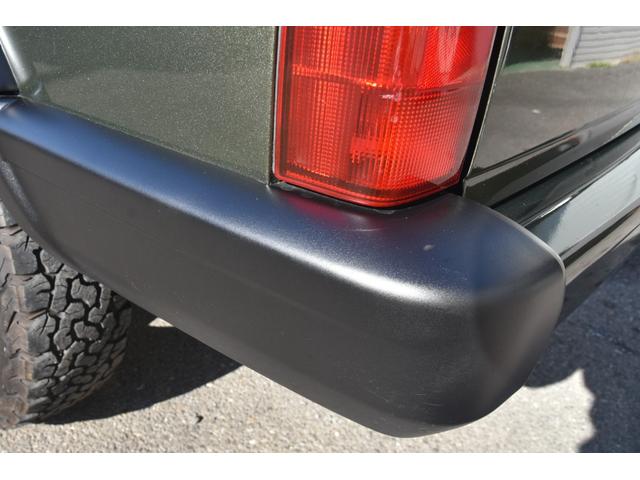 ジープ・チェロキー スポーツ　ＪＥＥＰエコグリーン全塗装　社外１６ＡＷ　グッドリッチＴＡ　ルーフキャリア　樹脂部分マッドブラック　天井スェード張り替　社外オーディオ　４ＷＤ（11枚目）