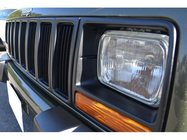 ジープ・チェロキー スポーツ　ＪＥＥＰエコグリーン全塗装　社外１６ＡＷ　グッドリッチＴＡ　ルーフキャリア　樹脂部分マッドブラック　天井スェード張り替　社外オーディオ　４ＷＤ（13枚目）