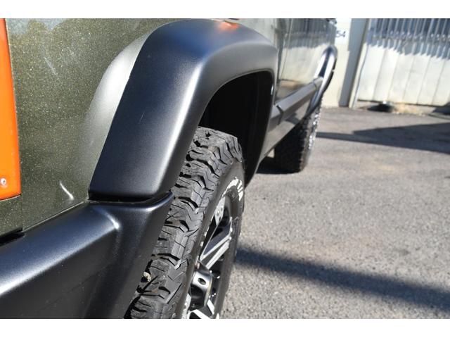 ジープ・チェロキー スポーツ　ＪＥＥＰエコグリーン全塗装　社外１６ＡＷ　グッドリッチＴＡ　ルーフキャリア　樹脂部分マッドブラック　天井スェード張り替　社外オーディオ　４ＷＤ（14枚目）