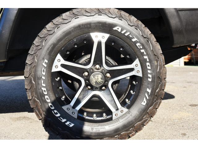 ジープ・チェロキー スポーツ　ＪＥＥＰエコグリーン全塗装　社外１６ＡＷ　グッドリッチＴＡ　ルーフキャリア　樹脂部分マッドブラック　天井スェード張り替　社外オーディオ　４ＷＤ（16枚目）