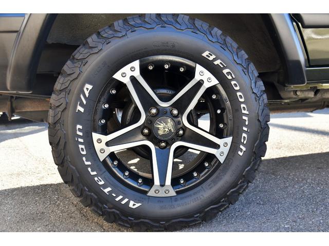 ジープ・チェロキー スポーツ　ＪＥＥＰエコグリーン全塗装　社外１６ＡＷ　グッドリッチＴＡ　ルーフキャリア　樹脂部分マッドブラック　天井スェード張り替　社外オーディオ　４ＷＤ（17枚目）