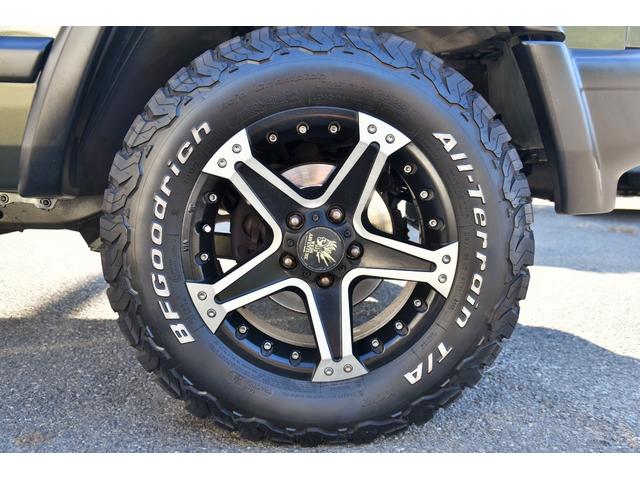 ジープ・チェロキー スポーツ　ＪＥＥＰエコグリーン全塗装　社外１６ＡＷ　グッドリッチＴＡ　ルーフキャリア　樹脂部分マッドブラック　天井スェード張り替　社外オーディオ　４ＷＤ（18枚目）