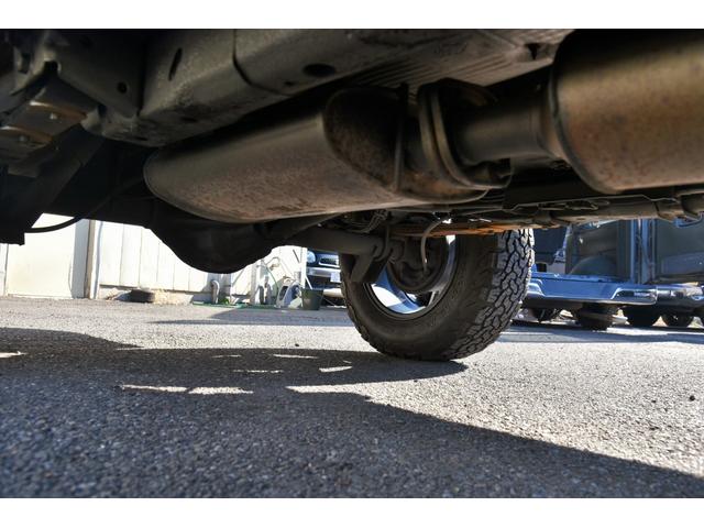 ジープ・チェロキー スポーツ　ＪＥＥＰエコグリーン全塗装　社外１６ＡＷ　グッドリッチＴＡ　ルーフキャリア　樹脂部分マッドブラック　天井スェード張り替　社外オーディオ　４ＷＤ（21枚目）