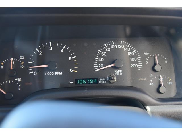 ジープ・チェロキー スポーツ　ＪＥＥＰエコグリーン全塗装　社外１６ＡＷ　グッドリッチＴＡ　ルーフキャリア　樹脂部分マッドブラック　天井スェード張り替　社外オーディオ　４ＷＤ（24枚目）