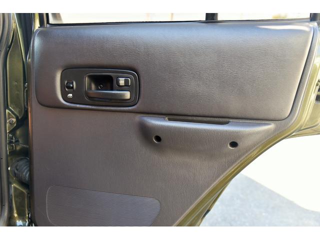 ジープ・チェロキー スポーツ　ＪＥＥＰエコグリーン全塗装　社外１６ＡＷ　グッドリッチＴＡ　ルーフキャリア　樹脂部分マッドブラック　天井スェード張り替　社外オーディオ　４ＷＤ（28枚目）