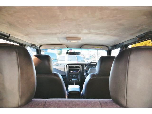 ジープ・チェロキー スポーツ　ＪＥＥＰエコグリーン全塗装　社外１６ＡＷ　グッドリッチＴＡ　ルーフキャリア　樹脂部分マッドブラック　天井スェード張り替　社外オーディオ　４ＷＤ（30枚目）