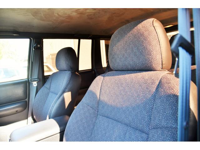 ジープ・チェロキー スポーツ　ＪＥＥＰエコグリーン全塗装　社外１６ＡＷ　グッドリッチＴＡ　ルーフキャリア　樹脂部分マッドブラック　天井スェード張り替　社外オーディオ　４ＷＤ（34枚目）