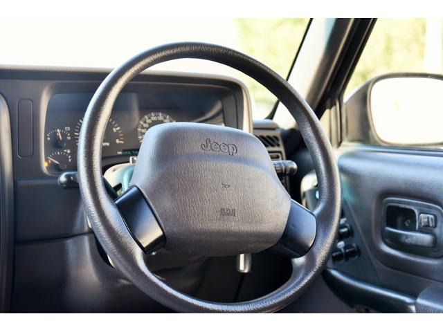 ジープ・チェロキー スポーツ　ＪＥＥＰエコグリーン全塗装　社外１６ＡＷ　グッドリッチＴＡ　ルーフキャリア　樹脂部分マッドブラック　天井スェード張り替　社外オーディオ　４ＷＤ（36枚目）
