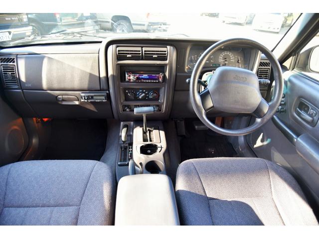 ジープ・チェロキー スポーツ　ＪＥＥＰエコグリーン全塗装　社外１６ＡＷ　グッドリッチＴＡ　ルーフキャリア　樹脂部分マッドブラック　天井スェード張り替　社外オーディオ　４ＷＤ（37枚目）