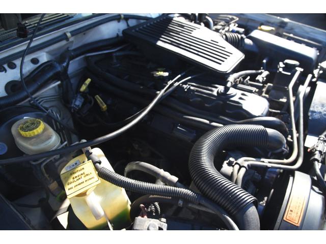 ジープ・チェロキー スポーツ　ＪＥＥＰエコグリーン全塗装　社外１６ＡＷ　グッドリッチＴＡ　ルーフキャリア　樹脂部分マッドブラック　天井スェード張り替　社外オーディオ　４ＷＤ（39枚目）