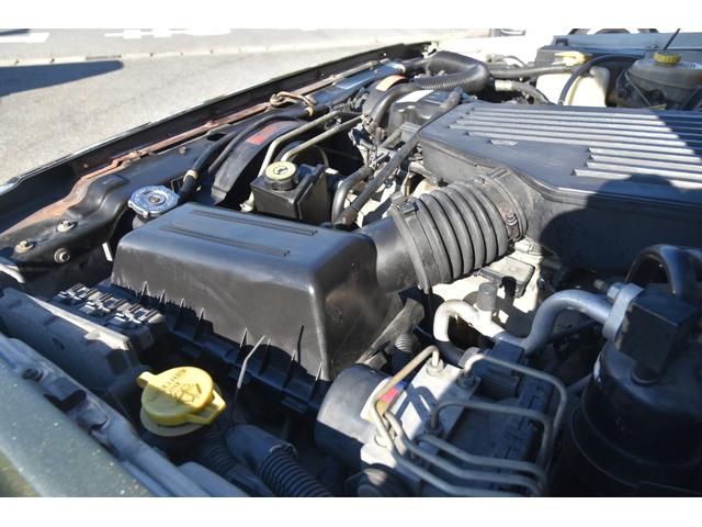 ジープ・チェロキー スポーツ　ＪＥＥＰエコグリーン全塗装　社外１６ＡＷ　グッドリッチＴＡ　ルーフキャリア　樹脂部分マッドブラック　天井スェード張り替　社外オーディオ　４ＷＤ（40枚目）