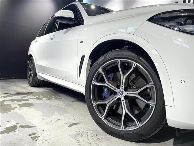 Ｘ５ ｘＤｒｉｖｅ　４０ｄ　Ｍスポーツ　電動パノラマサンルーフ／コンフォートｐｋｇ／ハイラインｐｋｇ／プラスｐｋｇ／フロントマッサージシート／ベンチレーション／純正２１インチＡＷ／保冷保温機能カップホルダー／３６０度カメラ／ＡＣＣ／ＨＵＤ（5枚目）