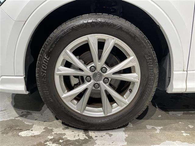 Ｑ３ ３５ＴＤＩクワトロ　Ｓライン　アンビエントライティング／Ａｕｄｉパーキングシステム／バーチャルコックピット／スマートフォンインターフェイス／サウンドビューカメラ／Ａｕｄｉホールドアシスト／ルームミラー自動防眩／ビルトインＥＴＣ（8枚目）