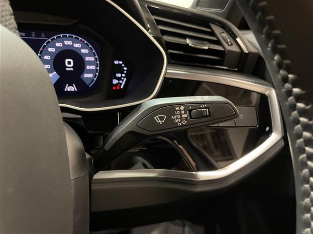 Ｑ３ ３５ＴＤＩクワトロ　Ｓライン　アンビエントライティング／Ａｕｄｉパーキングシステム／バーチャルコックピット／スマートフォンインターフェイス／サウンドビューカメラ／Ａｕｄｉホールドアシスト／ルームミラー自動防眩／ビルトインＥＴＣ（18枚目）