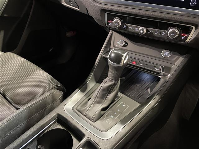 Ｑ３ ３５ＴＤＩクワトロ　Ｓライン　アンビエントライティング／Ａｕｄｉパーキングシステム／バーチャルコックピット／スマートフォンインターフェイス／サウンドビューカメラ／Ａｕｄｉホールドアシスト／ルームミラー自動防眩／ビルトインＥＴＣ（23枚目）