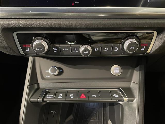 Ｑ３ ３５ＴＤＩクワトロ　Ｓライン　アンビエントライティング／Ａｕｄｉパーキングシステム／バーチャルコックピット／スマートフォンインターフェイス／サウンドビューカメラ／Ａｕｄｉホールドアシスト／ルームミラー自動防眩／ビルトインＥＴＣ（24枚目）