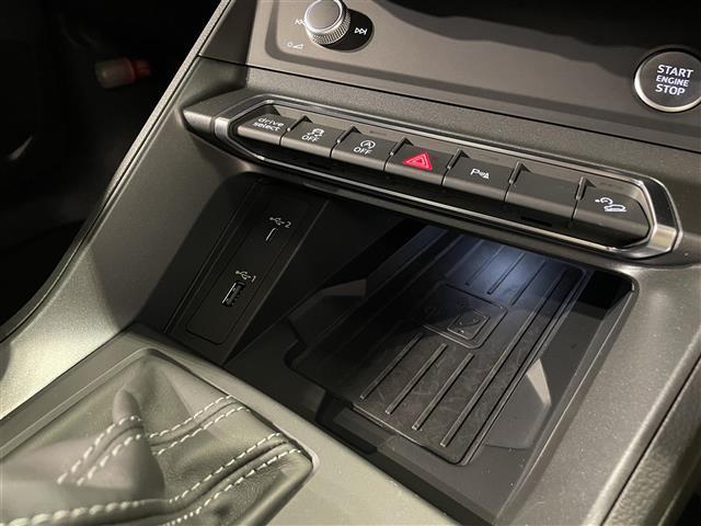 Ｑ３ ３５ＴＤＩクワトロ　Ｓライン　アンビエントライティング／Ａｕｄｉパーキングシステム／バーチャルコックピット／スマートフォンインターフェイス／サウンドビューカメラ／Ａｕｄｉホールドアシスト／ルームミラー自動防眩／ビルトインＥＴＣ（25枚目）