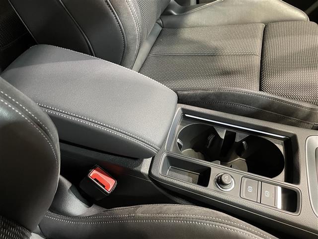 Ｑ３ ３５ＴＤＩクワトロ　Ｓライン　アンビエントライティング／Ａｕｄｉパーキングシステム／バーチャルコックピット／スマートフォンインターフェイス／サウンドビューカメラ／Ａｕｄｉホールドアシスト／ルームミラー自動防眩／ビルトインＥＴＣ（26枚目）