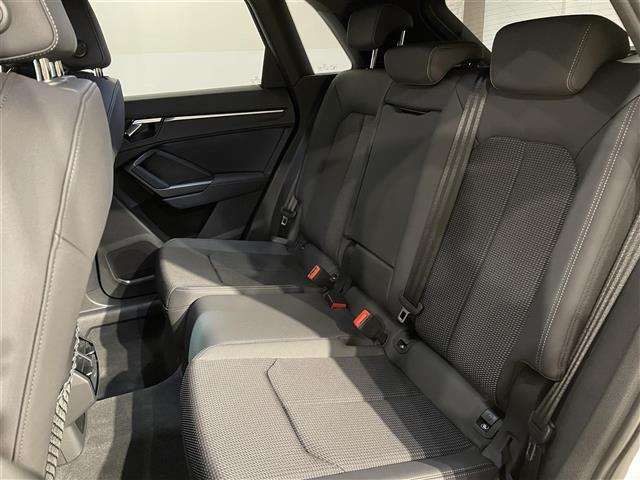 Ｑ３ ３５ＴＤＩクワトロ　Ｓライン　アンビエントライティング／Ａｕｄｉパーキングシステム／バーチャルコックピット／スマートフォンインターフェイス／サウンドビューカメラ／Ａｕｄｉホールドアシスト／ルームミラー自動防眩／ビルトインＥＴＣ（32枚目）